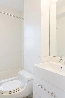 Building Photo - 510 W 110th St