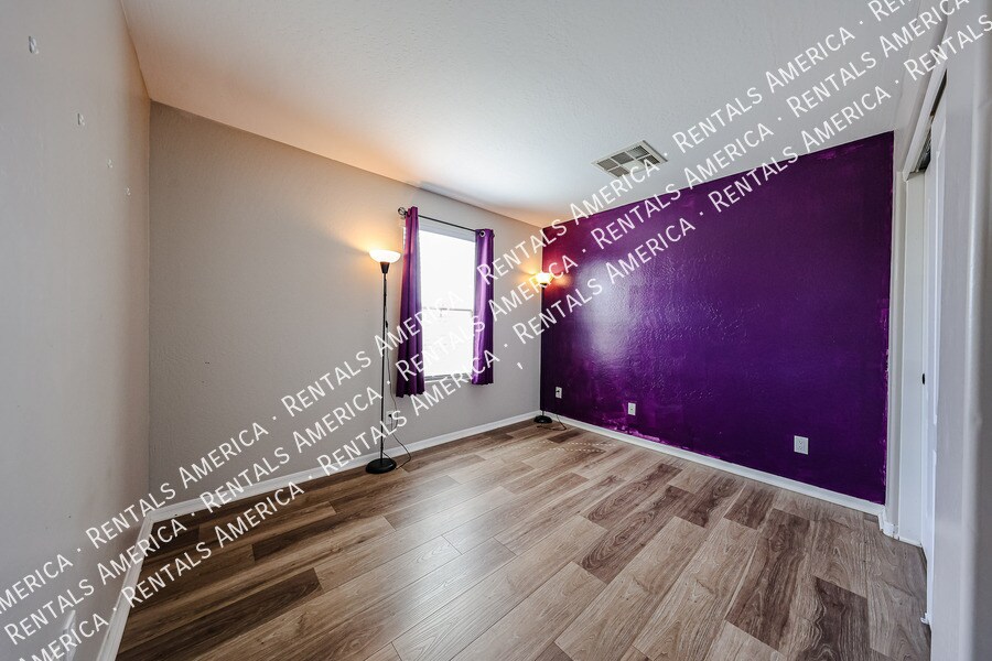 Building Photo - 7223 N 73rd Dr