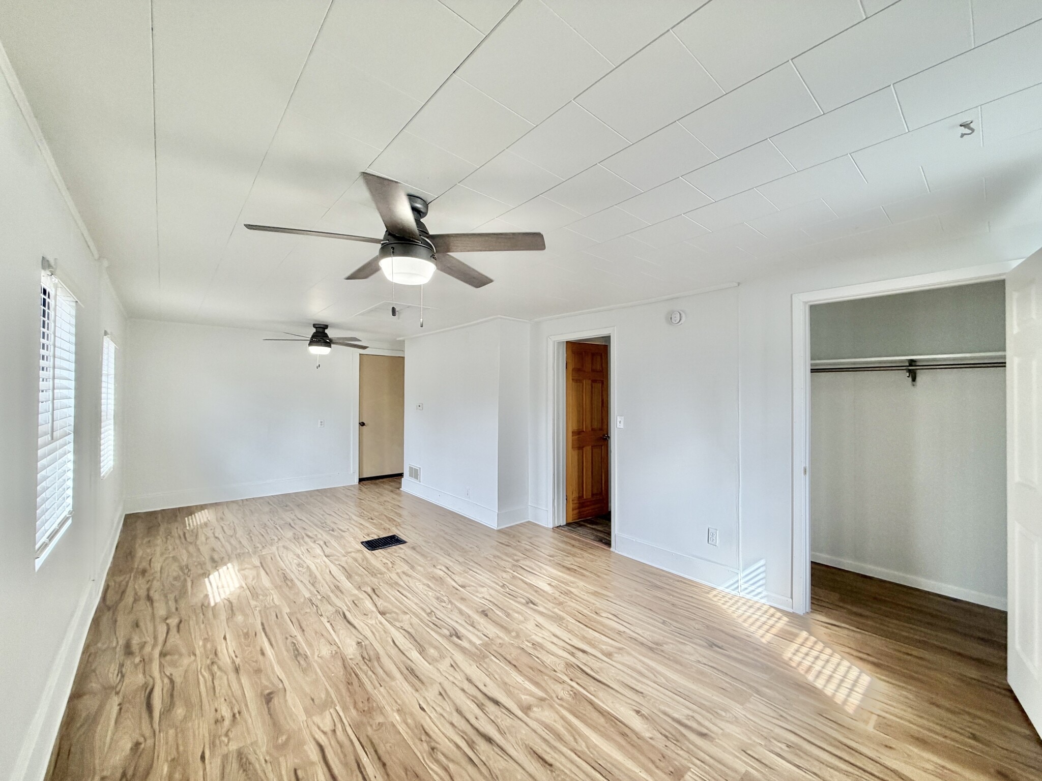 Building Photo - 425 S Jackson St