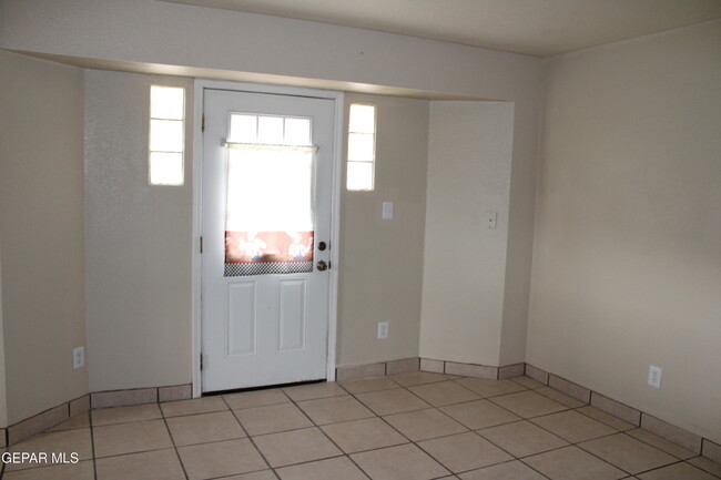 Building Photo - 11668 Diana Lynn Ct