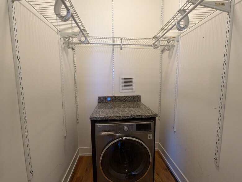 Building Photo - 2907 N Mildred Ave