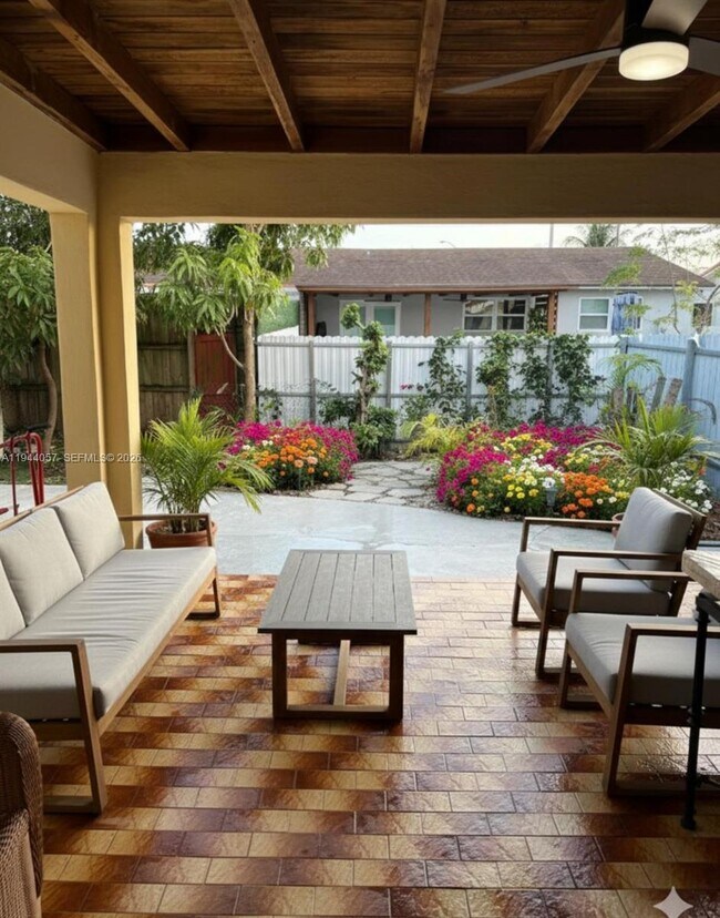 Building Photo - 1280 W 38th St