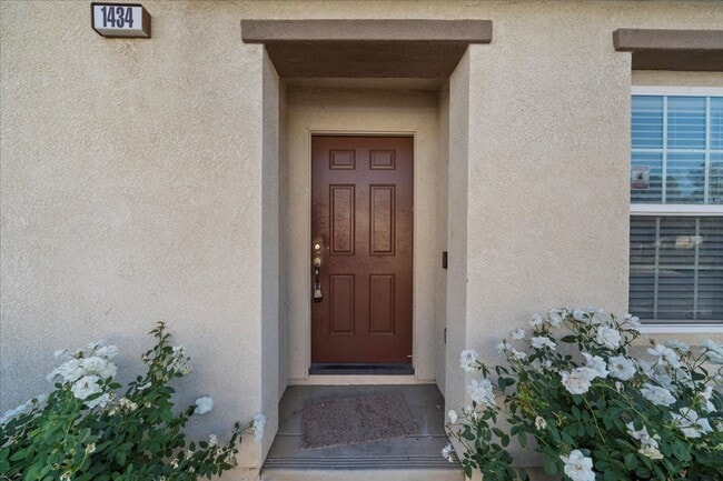 Building Photo - Beautiful 4 bedroom home in gated community