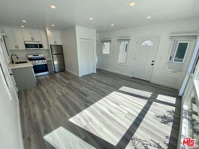 Building Photo - 1217 9th St