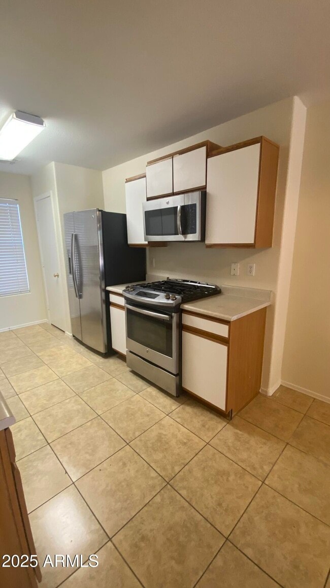 Building Photo - 3310 S 66th Ln