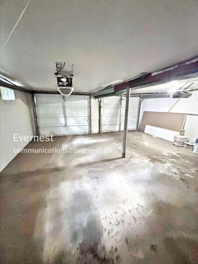 Building Photo - Updated 3 Bedroom Home in St Louis / Pet F...