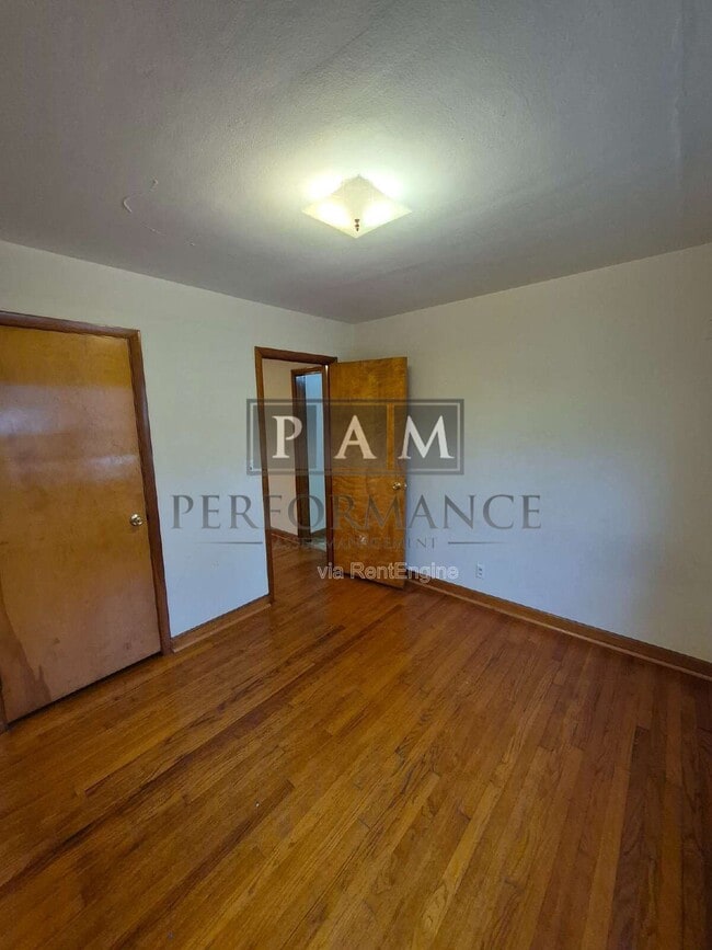 Building Photo - 328 N 68th St