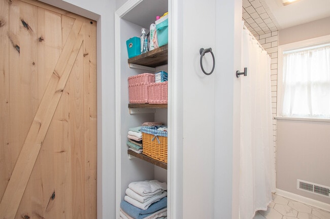 Building Photo - 425 Judd St