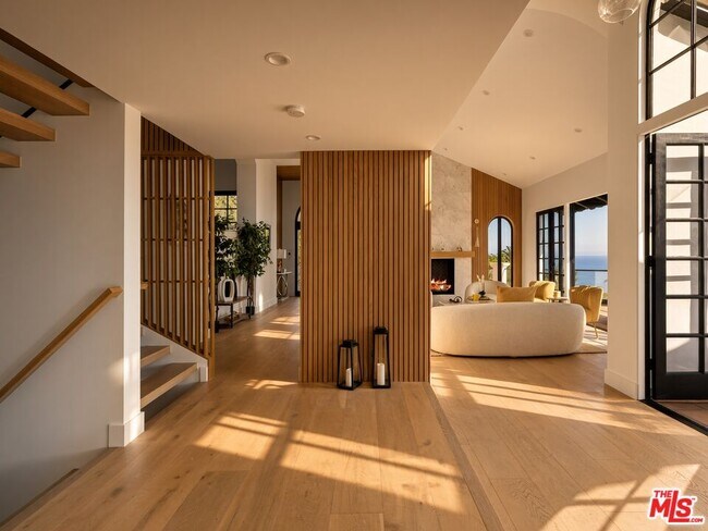 Building Photo - 3909 Villa Costera