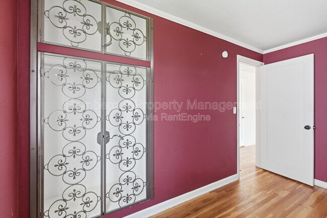Building Photo - 112 W Amherst Ct