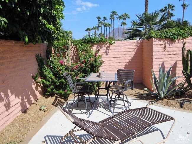 Building Photo - 47423 Medina Dr W