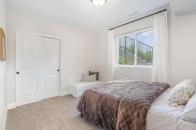 Building Photo - 15005 Prat Ct