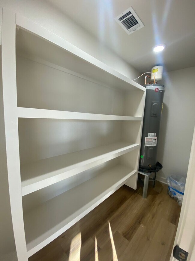 Building Photo - 2110 Clark St