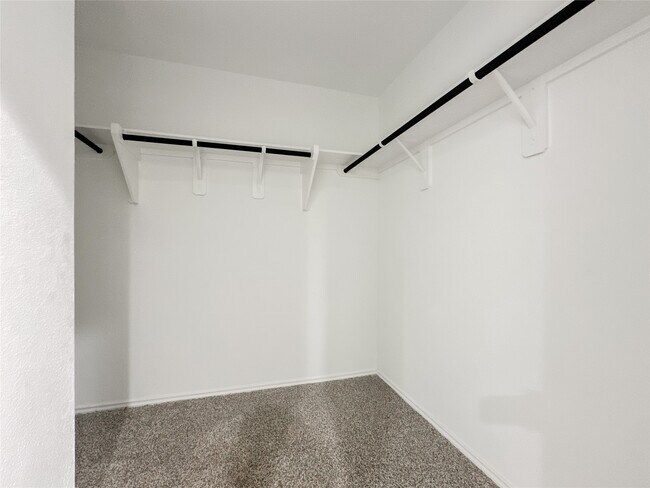 Building Photo - 5715 Vintage Oakmont Dr