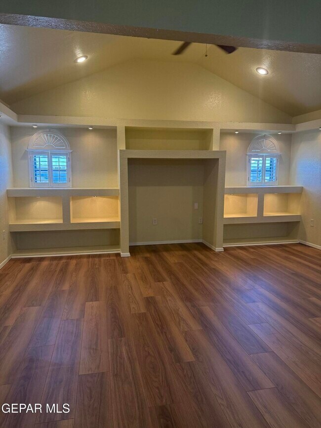 Building Photo - 12000 Ivory Gate Way