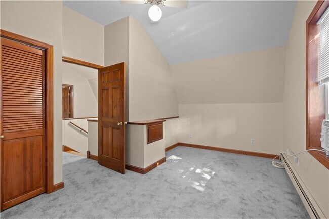 Building Photo - 5-25 Channing St