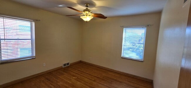 Building Photo - 1132 Moorlands Dr