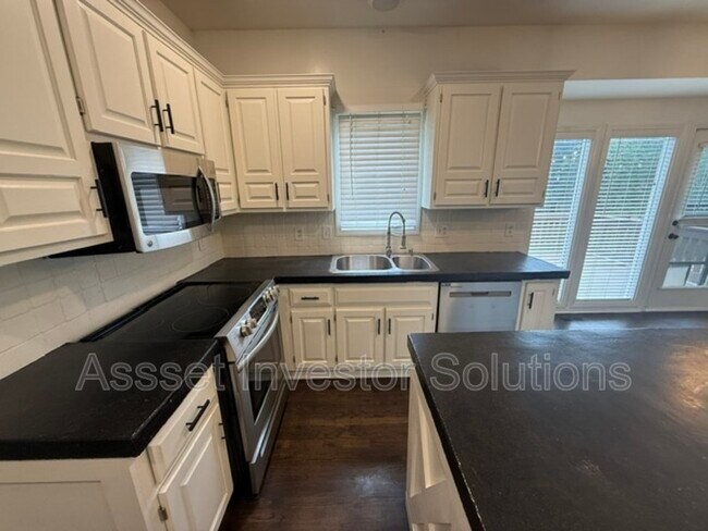 Building Photo - 8004 W 144th Pl