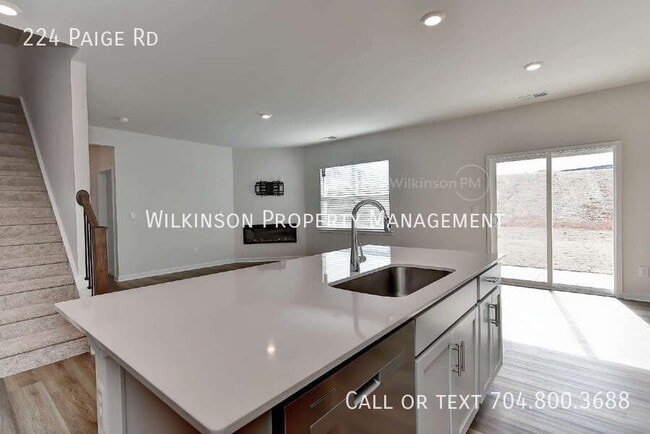 Building Photo - 224 Paige Rd