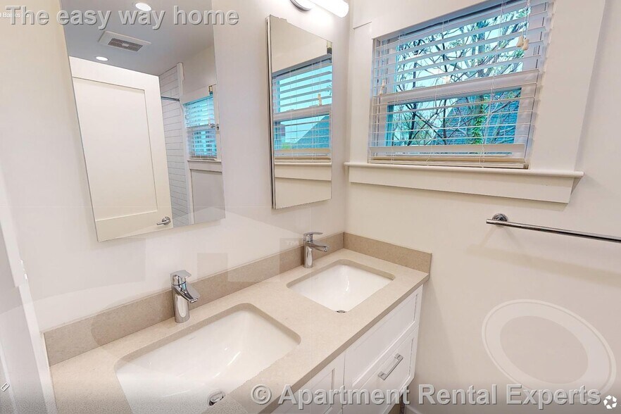 Building Photo - 208-210 Banks St Unit #3