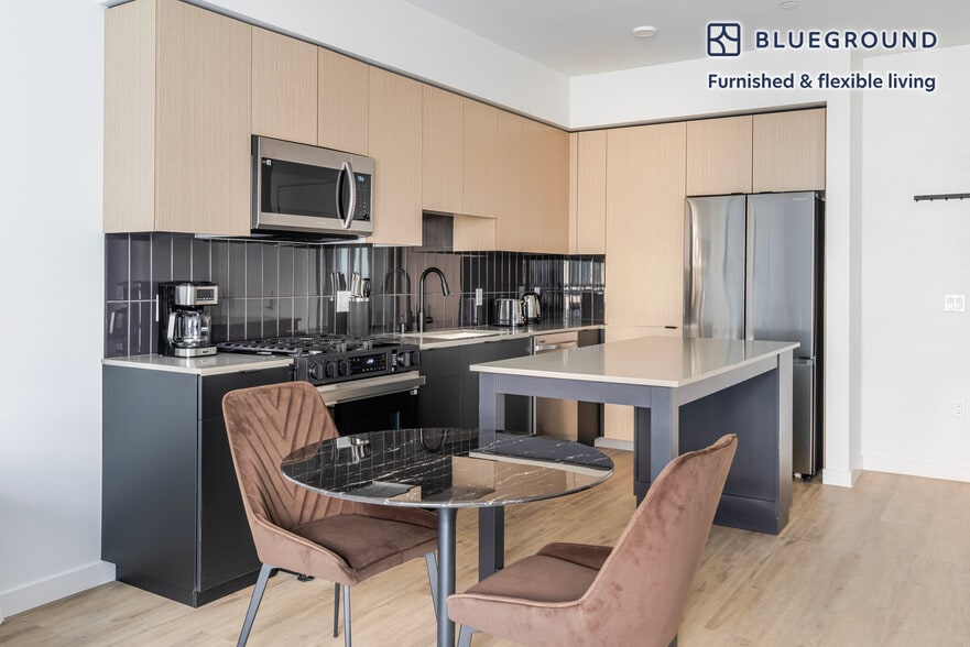 Building Photo - 350 Chastain Pl