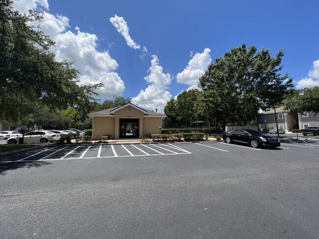 Building Photo - 6099 Maggies Cir