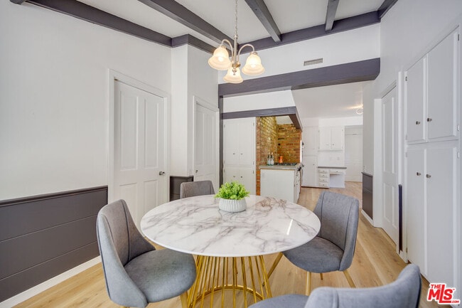 Building Photo - 926 N Alpine Dr