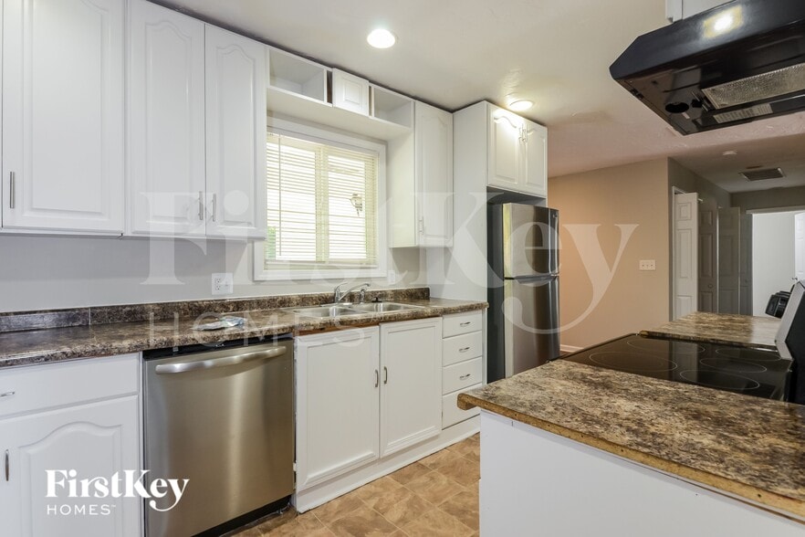 Building Photo - 6304 Zionsville Rd