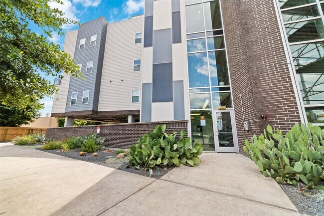 Building Photo - 1011 Studemont St