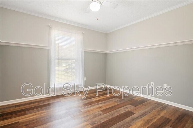 Building Photo - 210 Pine Grove Dr