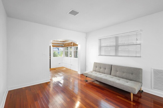 Building Photo - 3623 Chelsea St