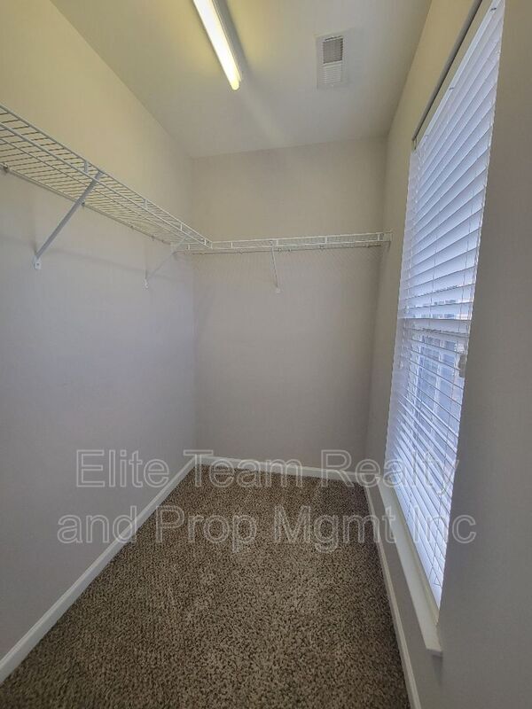 Building Photo - 2339 Whitford Ln