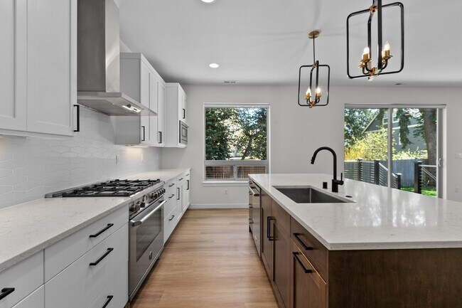 Building Photo - 4bd/2.75ba Seattle Home