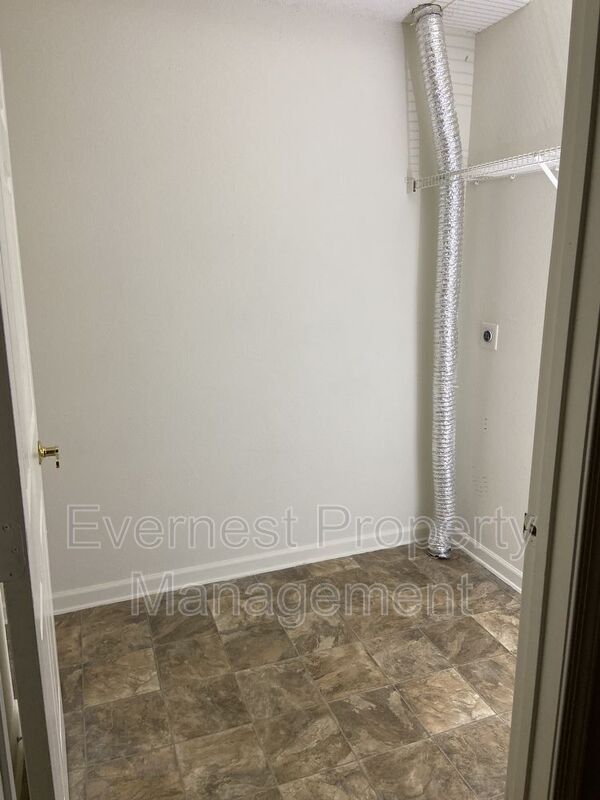 Building Photo - 9601 Links Way