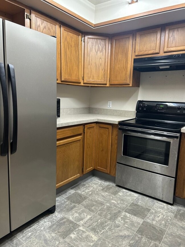 Primary Photo - Century 21 Gold Rush - 2 bed, 1.5 bath (Fa...