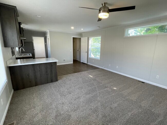 Building Photo - 37 Starling Hill Dr