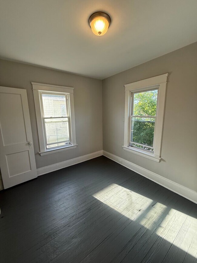 Building Photo - SECTION 8 & EDEN Accepted! - Fully Renovat...