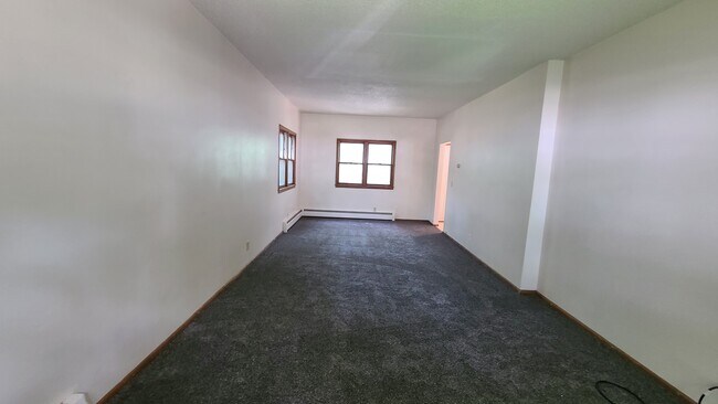 Building Photo - 714 11th Ave N