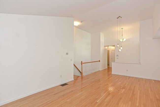 Building Photo - 123 Lordvale Blvd