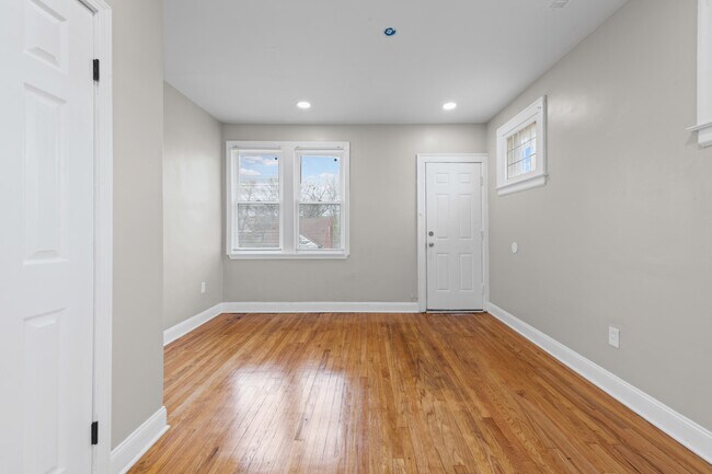 Building Photo - 13496 Hazelridge St