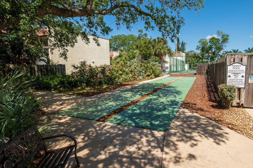 Building Photo - 8712 Bay Ct
