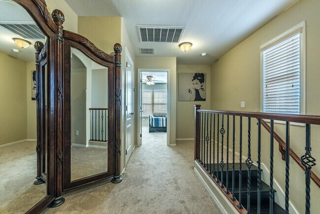 Building Photo - 1628 E Canyon Creek Dr