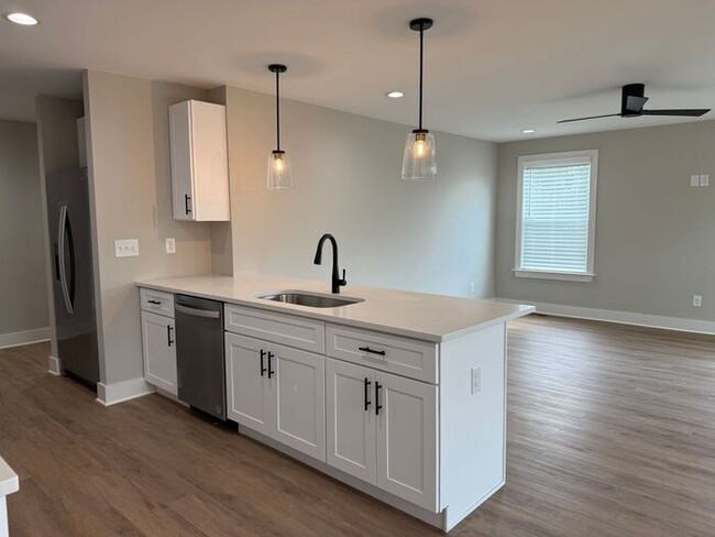 Building Photo - Lovely New Home in Old Hickory - Fenced in...