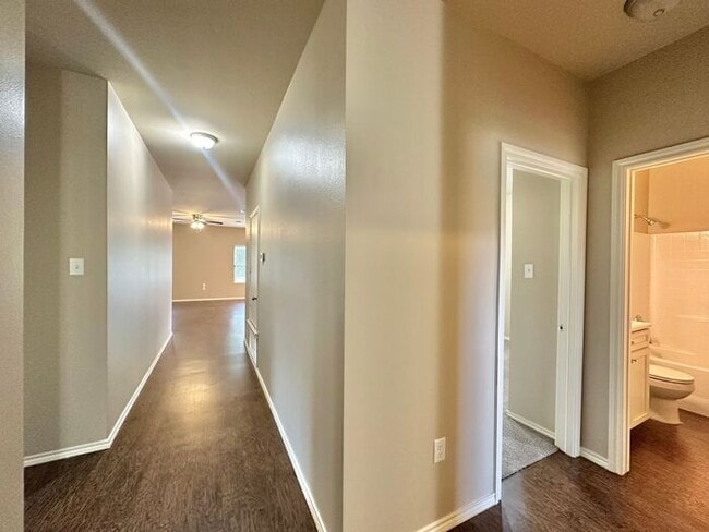 Building Photo - AVAILABLE NOW! Cozy 4 Bedroom2 Bath Home i...