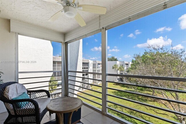 Building Photo - 9480 Poinciana Pl