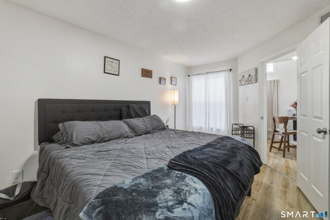 Building Photo - 299 Carriage Crossing Ln