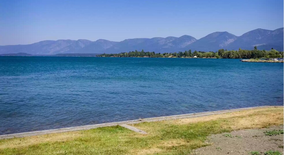 WALK OUT PATIO DOOR DIRECTLY TO THE LAKE! - 50318 US Highway 93