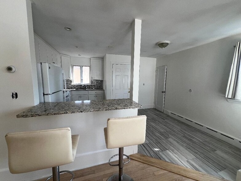 Kitchen - 411 W Park Ave