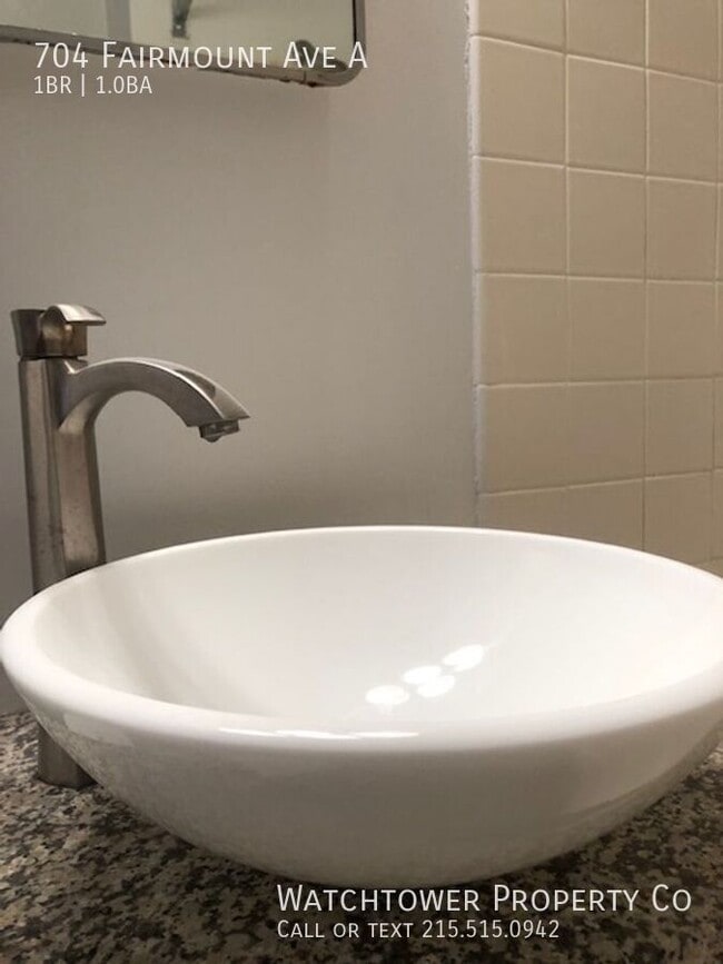 Building Photo - 704 Fairmount Ave