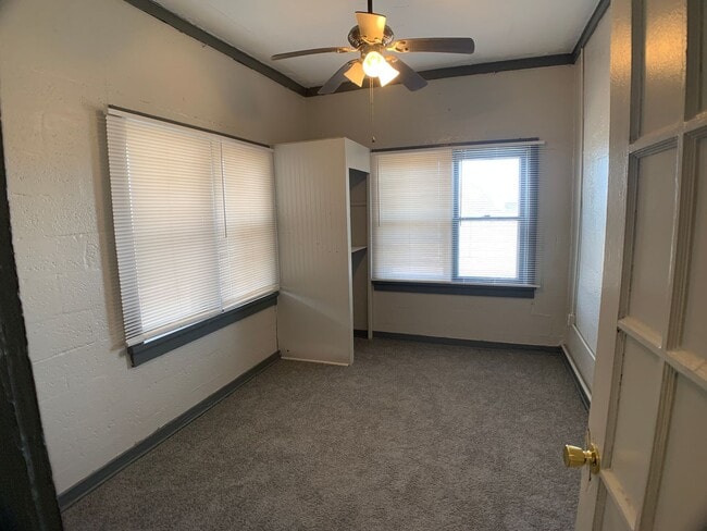 Building Photo - Trendy 2 Bedroom, Downtown Moore